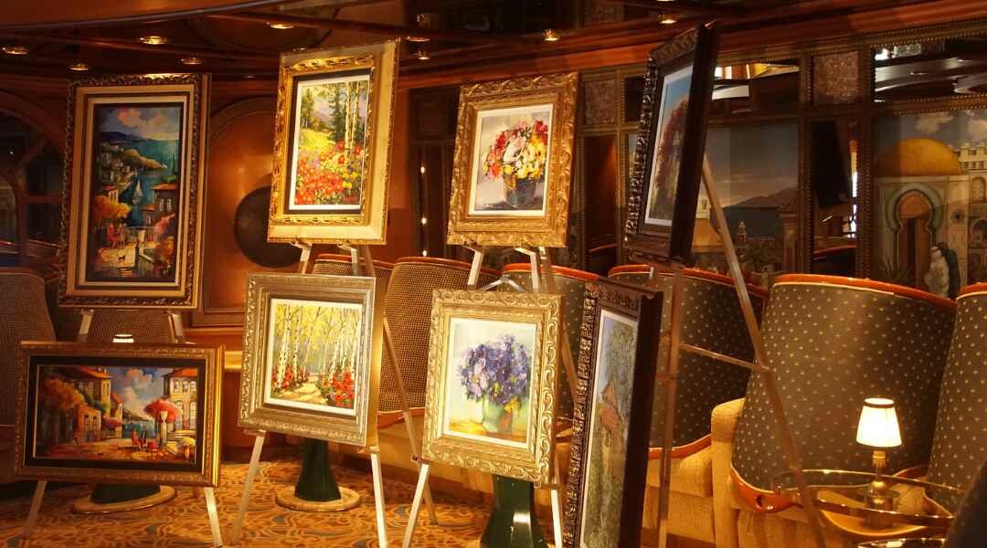 Czy warto kupować sztukę na aukcji? – przewodnik po korzyściach i ryzykach